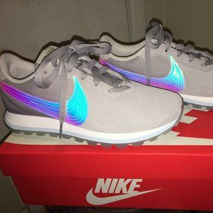 Nike Pre-Love O.X. Women’s Sneaker Gray Size 8